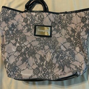 Betseyville purse lace print